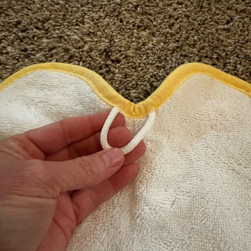 Kassatex Chairish Scallop Edge Towel Collection - Hand Towel NWT Yellow White